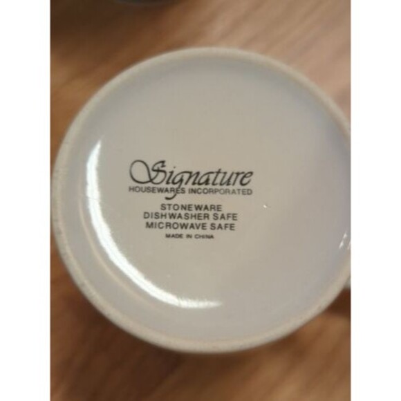 Signature Holiday Classics Ceramic Mugs Cups 79250 Under The Tree Set of 4 - Picture 11 of 11